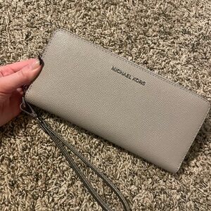 Micheal kors wallet